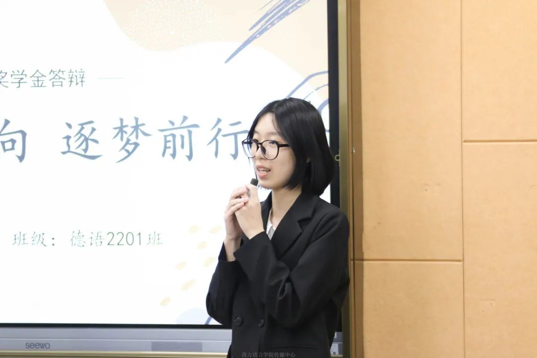 德语2201杨涵越.jpg 图片